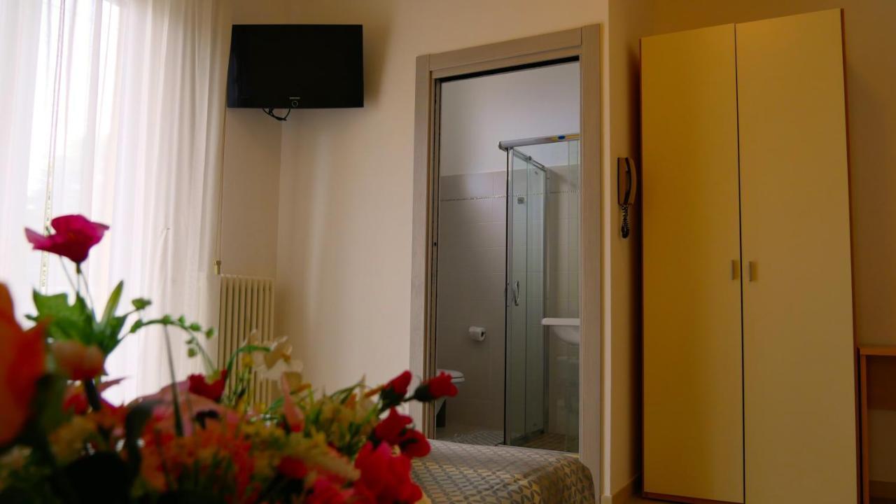 Hotel Frida Rimini Exterior foto